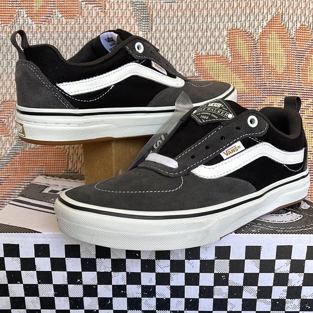 Vans Men’s Kyle Walker
(Twill) Raven
VN0A5JIE87C
Sneakers - athletic shoes - Picture 9 of 16